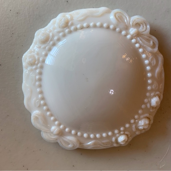 Vintage Fostoria Jenny Lind Milk Glass Covered Powder Trinket Jewelry Box - Picture 4 of 7